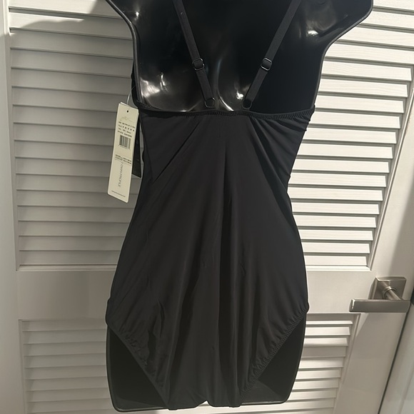 🌸🌸NWT Gottex One piece black bathing suit with Goldtone across the front. - Picture 5 of 7